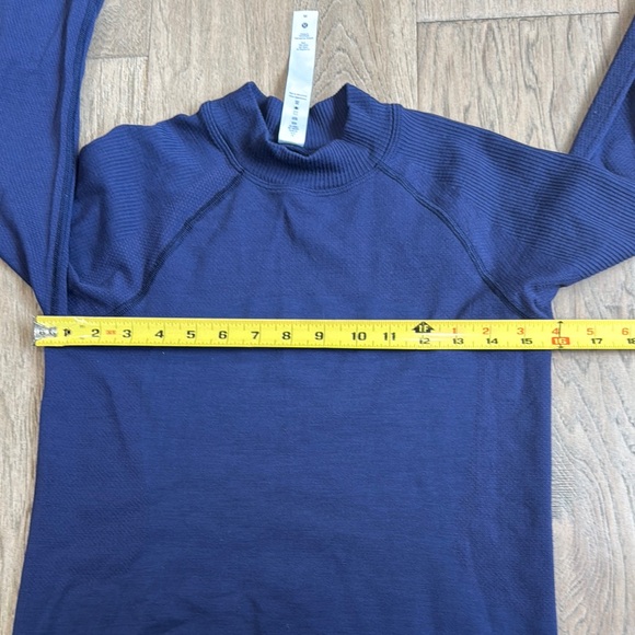 Lululemon Keep the Heat Thermal Long Sleeve Shirt Night Sea Size Medium - Picture 12 of 15